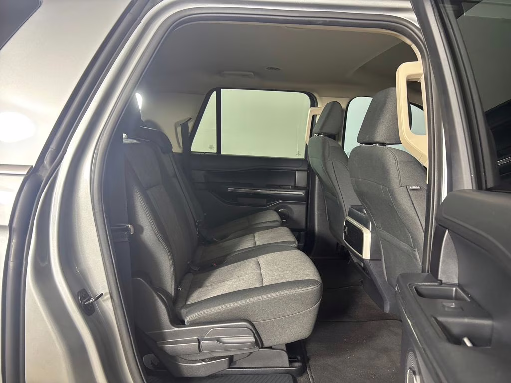2022 Silver Metallic Ford Expedition Max XLT RWD SUV