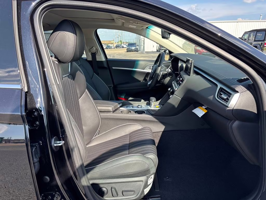 2026 Vik Black Genesis G70 2.5T Prestige RWD Sedan