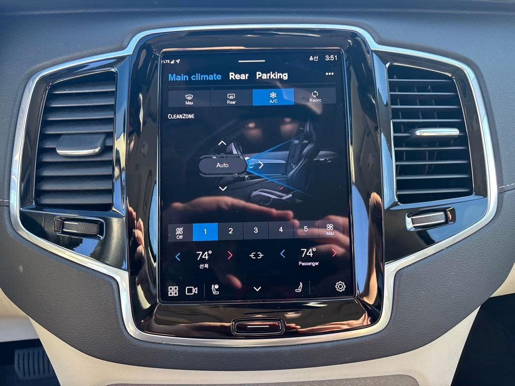 2025 Crystal White Pearl Volvo XC90 B6 Ultra AWD SUV