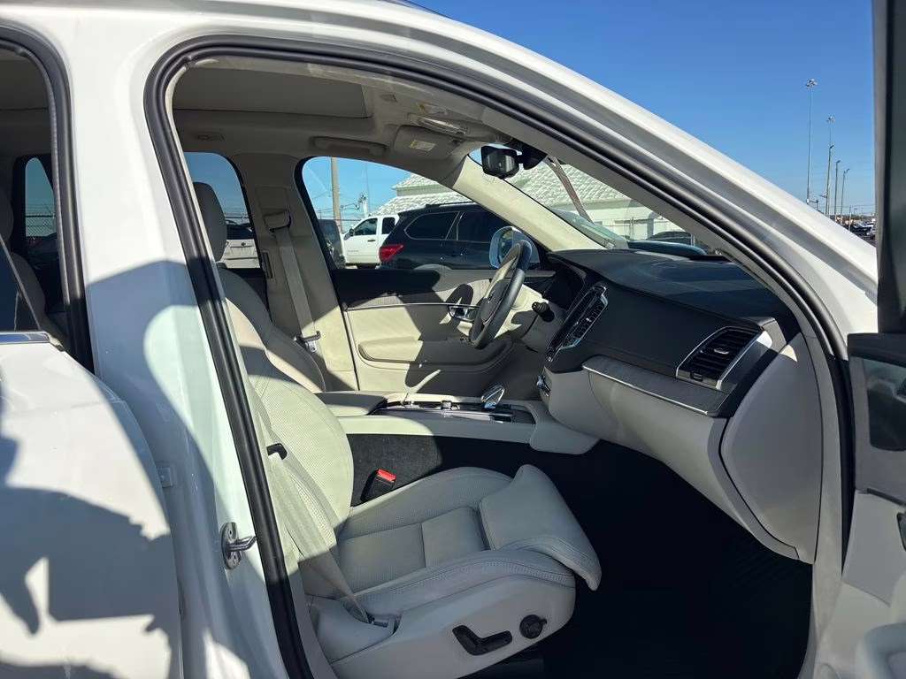 2025 Crystal White Pearl Volvo XC90 B6 Ultra AWD SUV