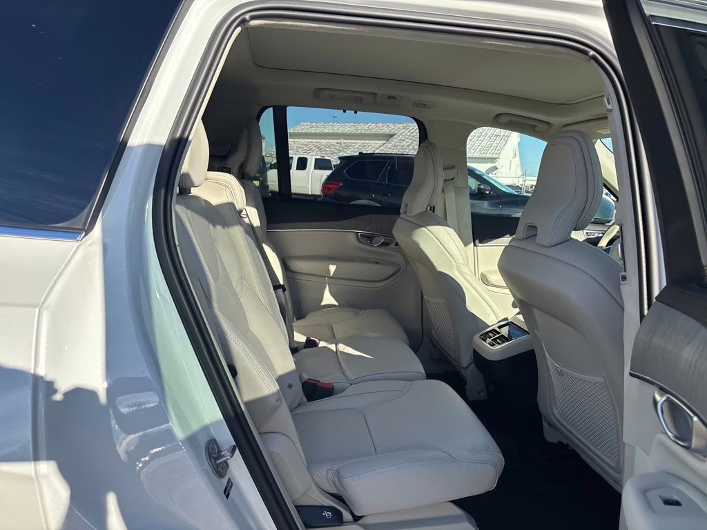 2025 Crystal White Pearl Volvo XC90 B6 Ultra AWD SUV