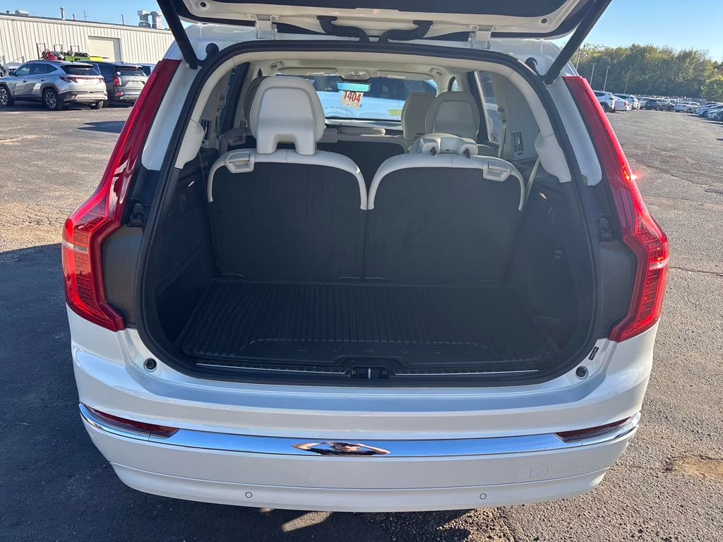 2025 Crystal White Pearl Volvo XC90 B6 Ultra AWD SUV