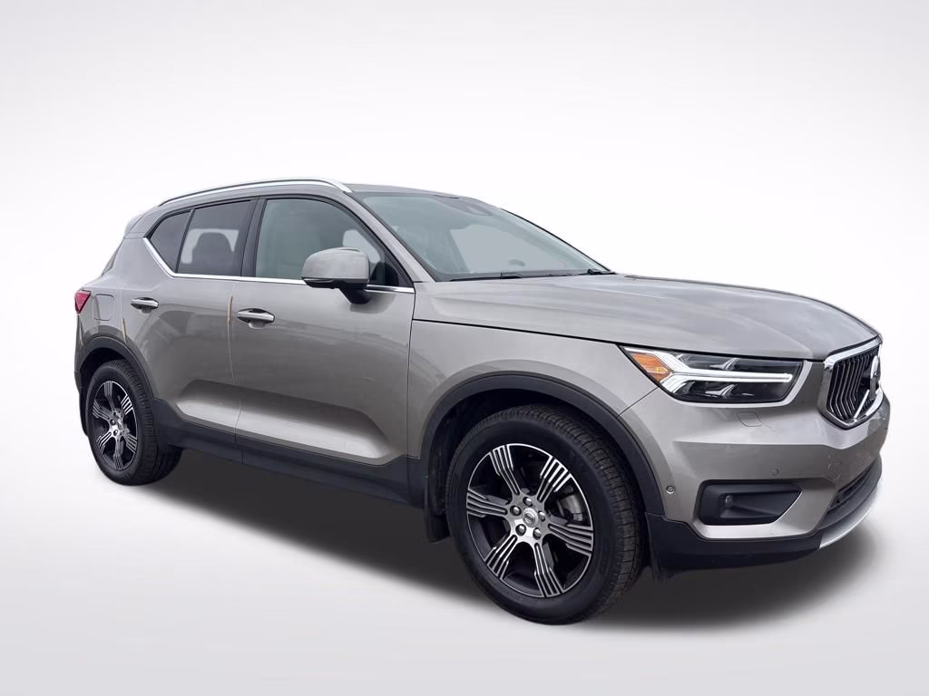 2021 Glacier Silver Metallic Volvo XC40 T5 Inscription AWD SUV