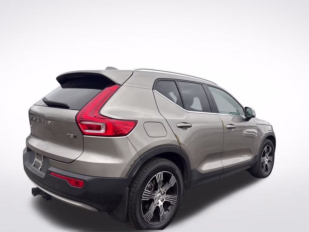 2021 Glacier Silver Metallic Volvo XC40 T5 Inscription AWD SUV