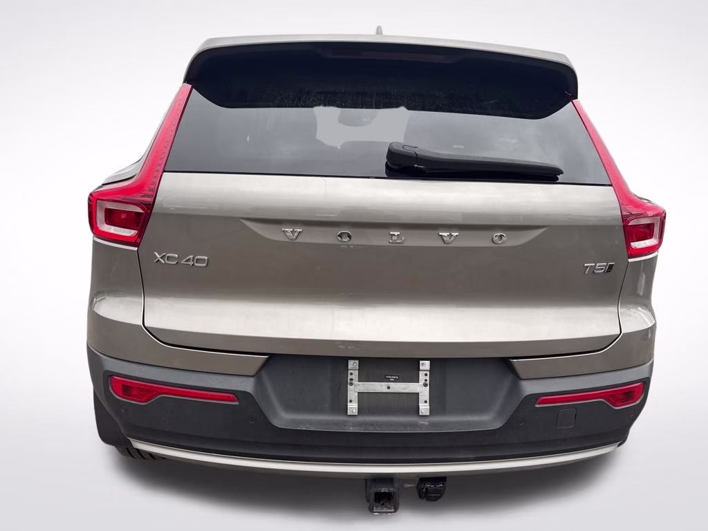 2021 Glacier Silver Metallic Volvo XC40 T5 Inscription AWD SUV
