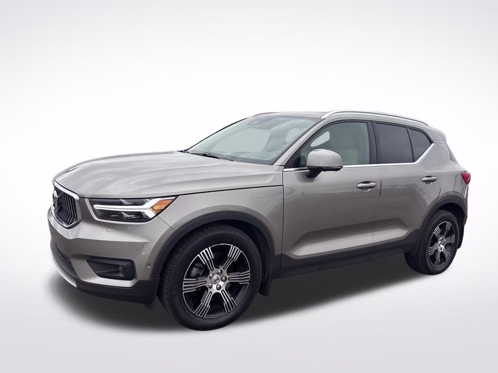 2021 Glacier Silver Metallic Volvo XC40 T5 Inscription AWD SUV