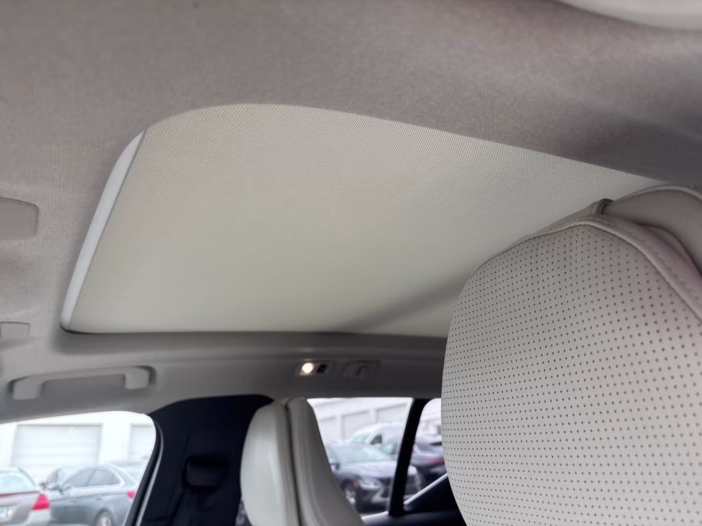 2021 Glacier Silver Metallic Volvo XC40 T5 Inscription AWD SUV
