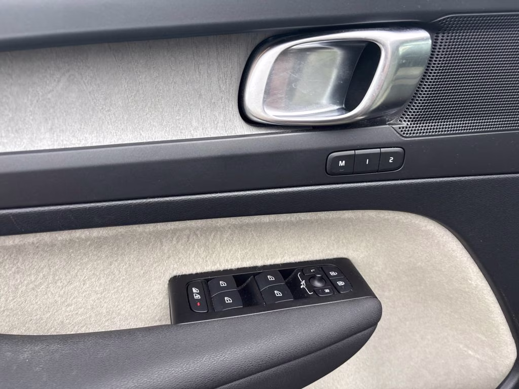 2021 Glacier Silver Metallic Volvo XC40 T5 Inscription AWD SUV
