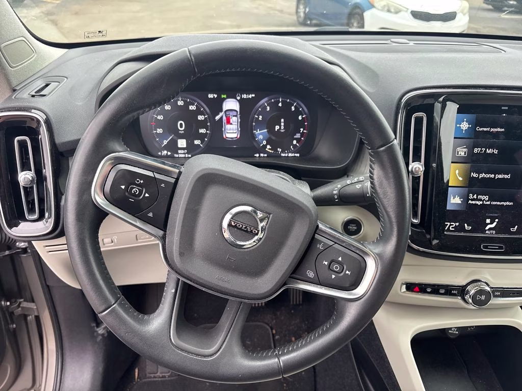 2021 Glacier Silver Metallic Volvo XC40 T5 Inscription AWD SUV