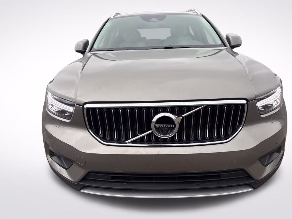 2021 Glacier Silver Metallic Volvo XC40 T5 Inscription AWD SUV