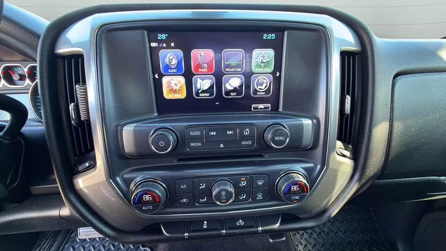 2018 Summit White Chevrolet Silverado 1500 LT 4X4 Truck