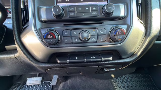 2018 Summit White Chevrolet Silverado 1500 LT 4X4 Truck