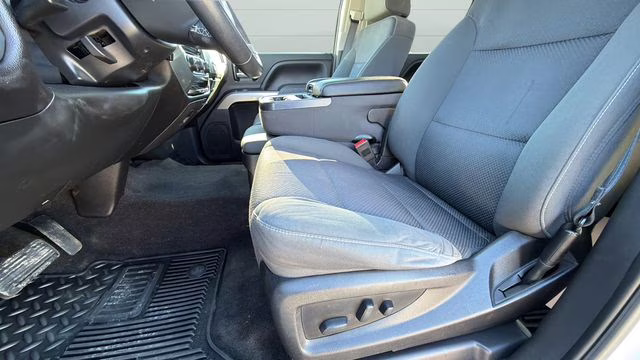 2018 Summit White Chevrolet Silverado 1500 LT 4X4 Truck