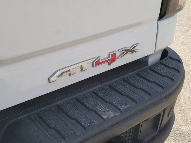 2024 Summit White GMC Sierra 2500HD AT4X 4X4 Truck