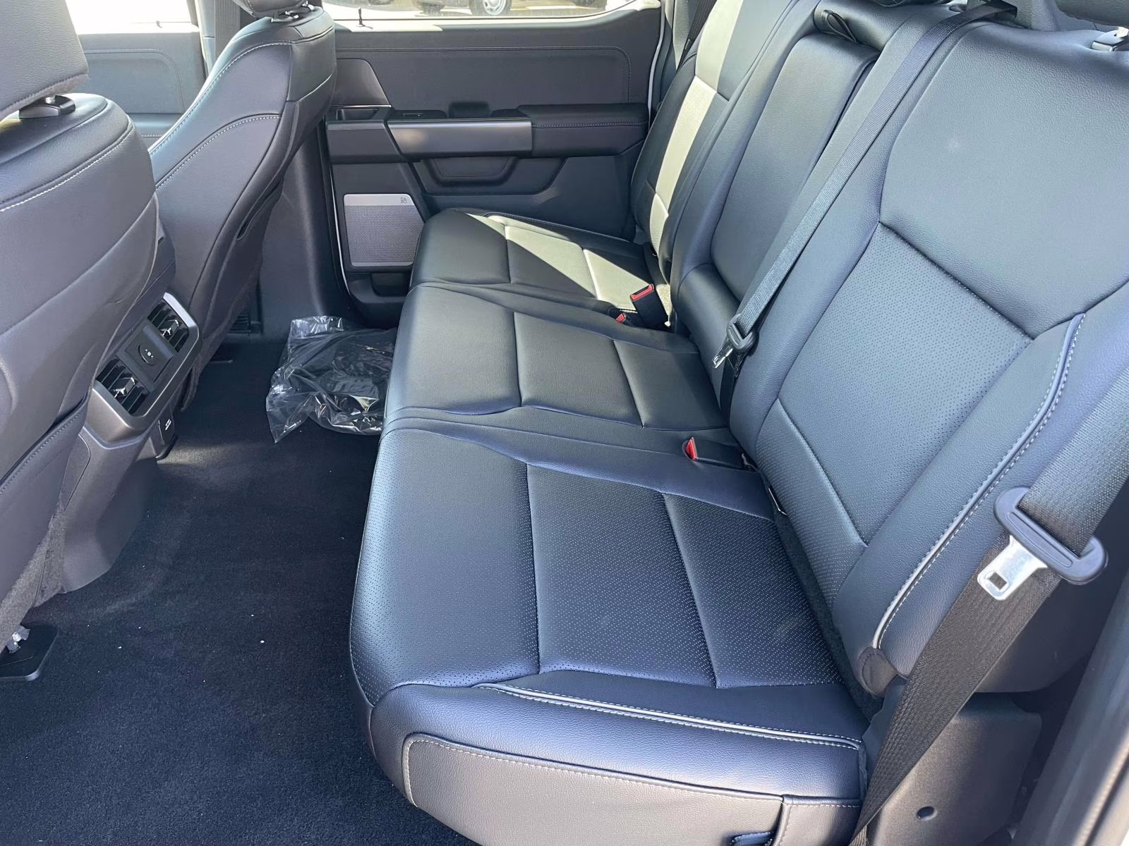 2026 Oxford White Ford F-150 Lariat 4X4 Truck