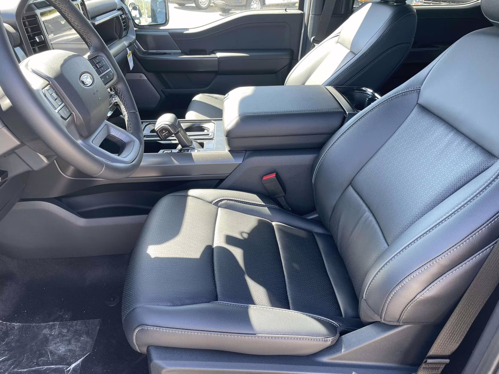 2026 Oxford White Ford F-150 Lariat 4X4 Truck