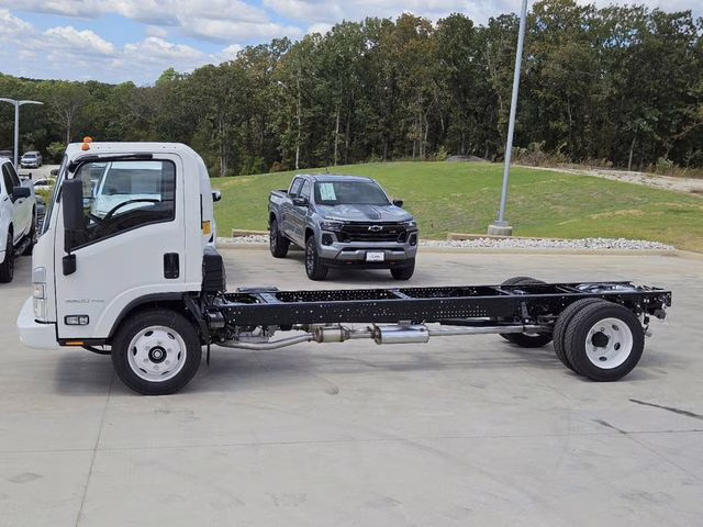 2025 Arc White Chevrolet 5500 HG LCF Gas 1WT RWD Truck