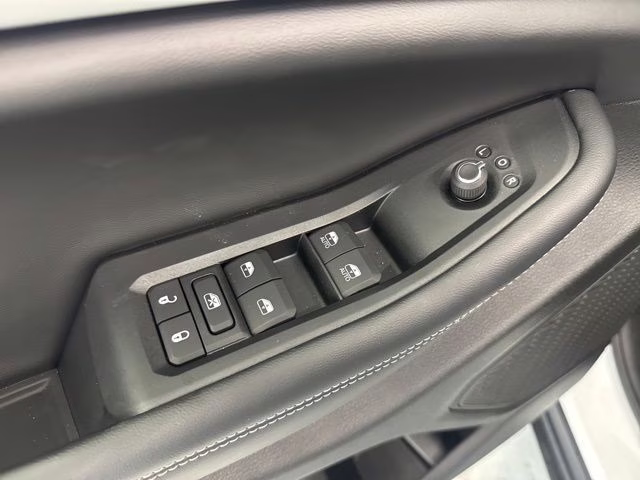 2026 Diamond Black Crystal Pearlcoat Jeep Grand Cherokee L Altitude 4X4 SUV