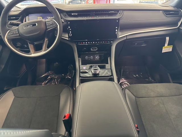 2026 Diamond Black Crystal Pearlcoat Jeep Grand Cherokee L Altitude 4X4 SUV