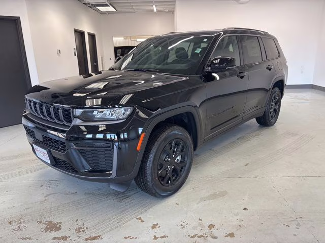 2026 Diamond Black Crystal Pearlcoat Jeep Grand Cherokee L Altitude 4X4 SUV