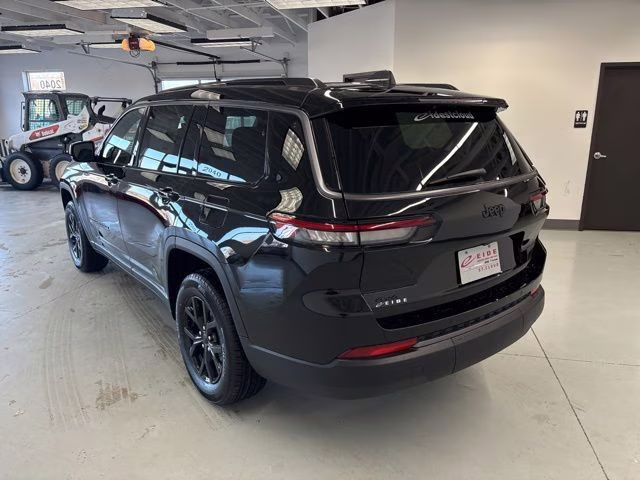 2026 Diamond Black Crystal Pearlcoat Jeep Grand Cherokee L Altitude 4X4 SUV