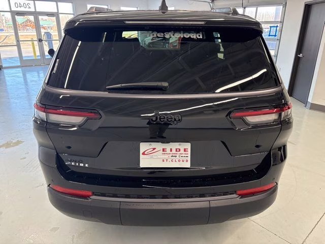 2026 Diamond Black Crystal Pearlcoat Jeep Grand Cherokee L Altitude 4X4 SUV