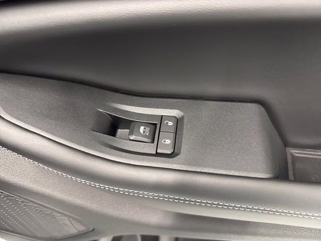 2026 Diamond Black Crystal Pearlcoat Jeep Grand Cherokee L Altitude 4X4 SUV