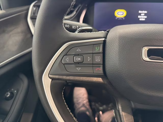 2026 Diamond Black Crystal Pearlcoat Jeep Grand Cherokee L Altitude 4X4 SUV