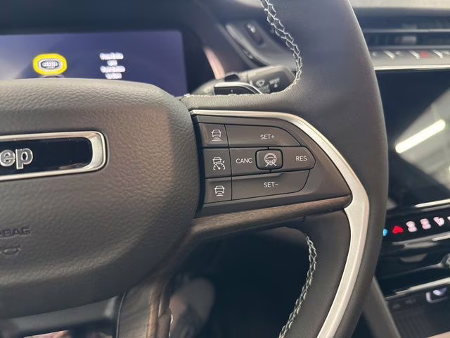 2026 Diamond Black Crystal Pearlcoat Jeep Grand Cherokee L Altitude 4X4 SUV