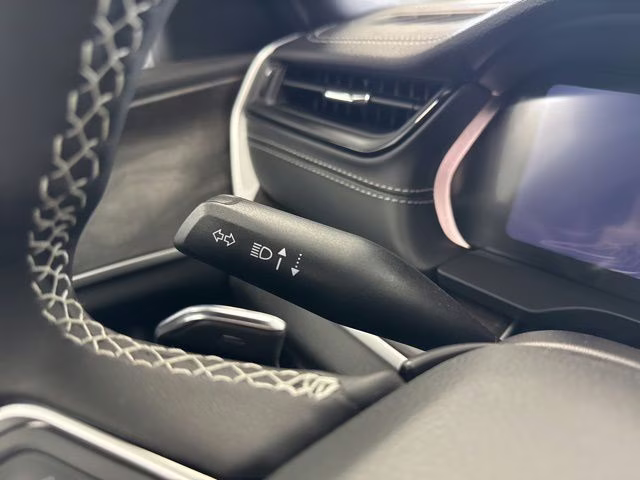 2026 Diamond Black Crystal Pearlcoat Jeep Grand Cherokee L Altitude 4X4 SUV