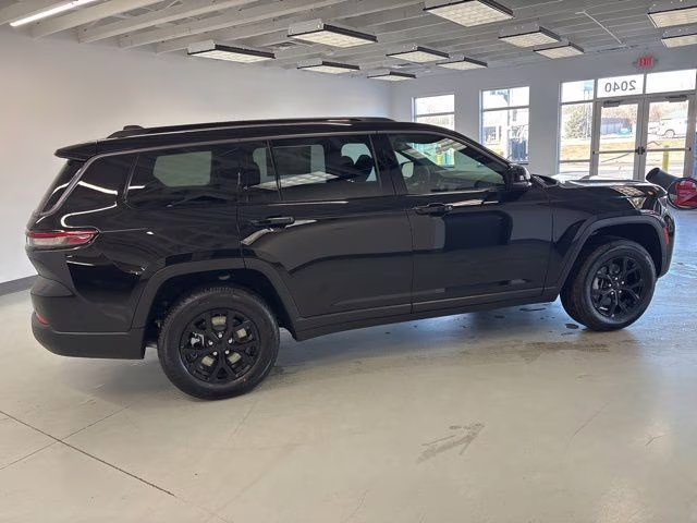 2026 Diamond Black Crystal Pearlcoat Jeep Grand Cherokee L Altitude 4X4 SUV