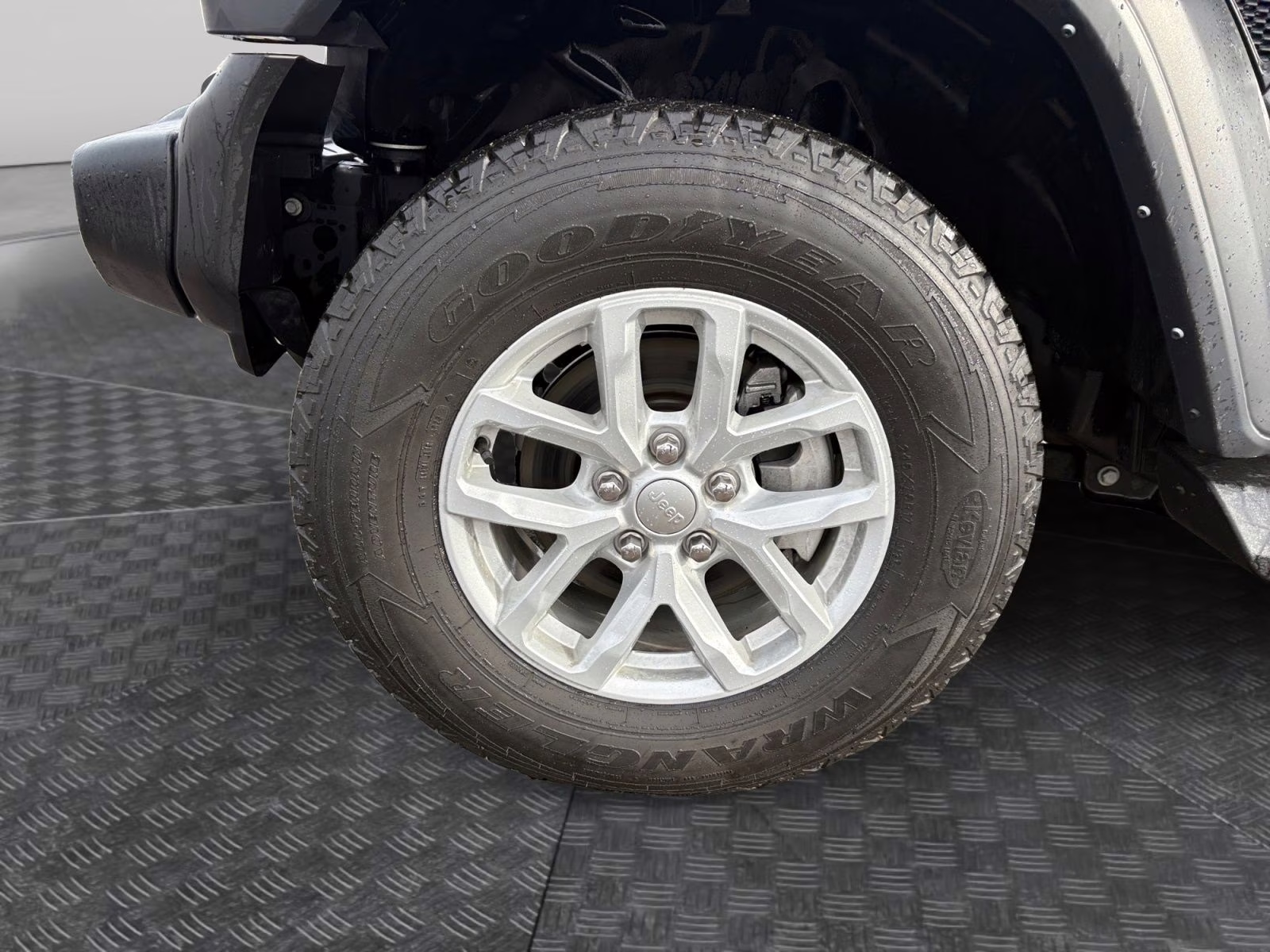 2023 Granite Crystal Metallic Clearcoat Jeep Wrangler Sport S 4X4 SUV