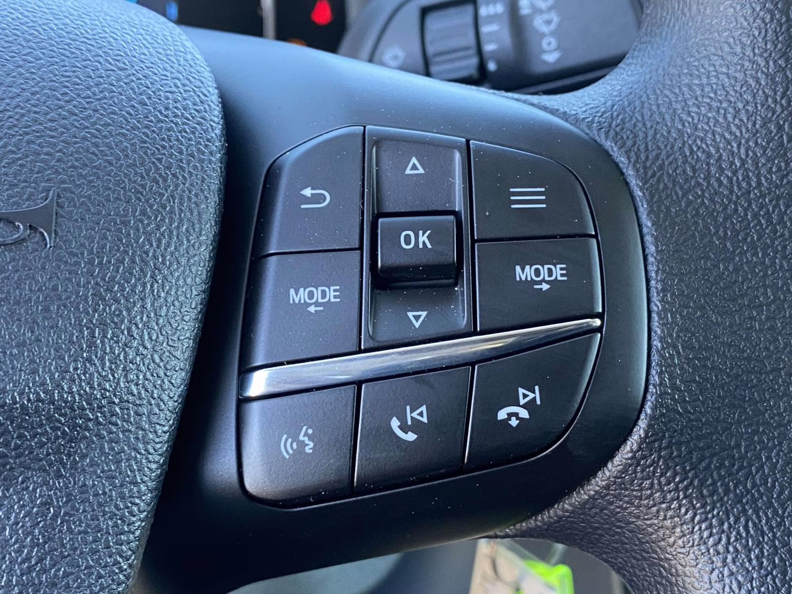 2026 White Metallic Ford Maverick XL AWD Truck