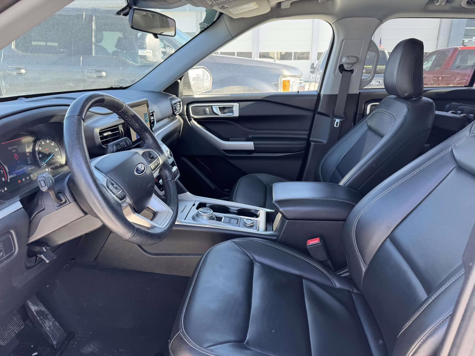 2022 Star White Metallic Tri-Coat Ford Explorer XLT 4WD 4X4 SUV