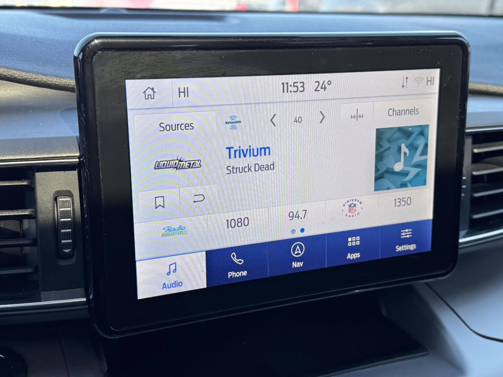 2022 Star White Metallic Tri-Coat Ford Explorer XLT 4WD 4X4 SUV