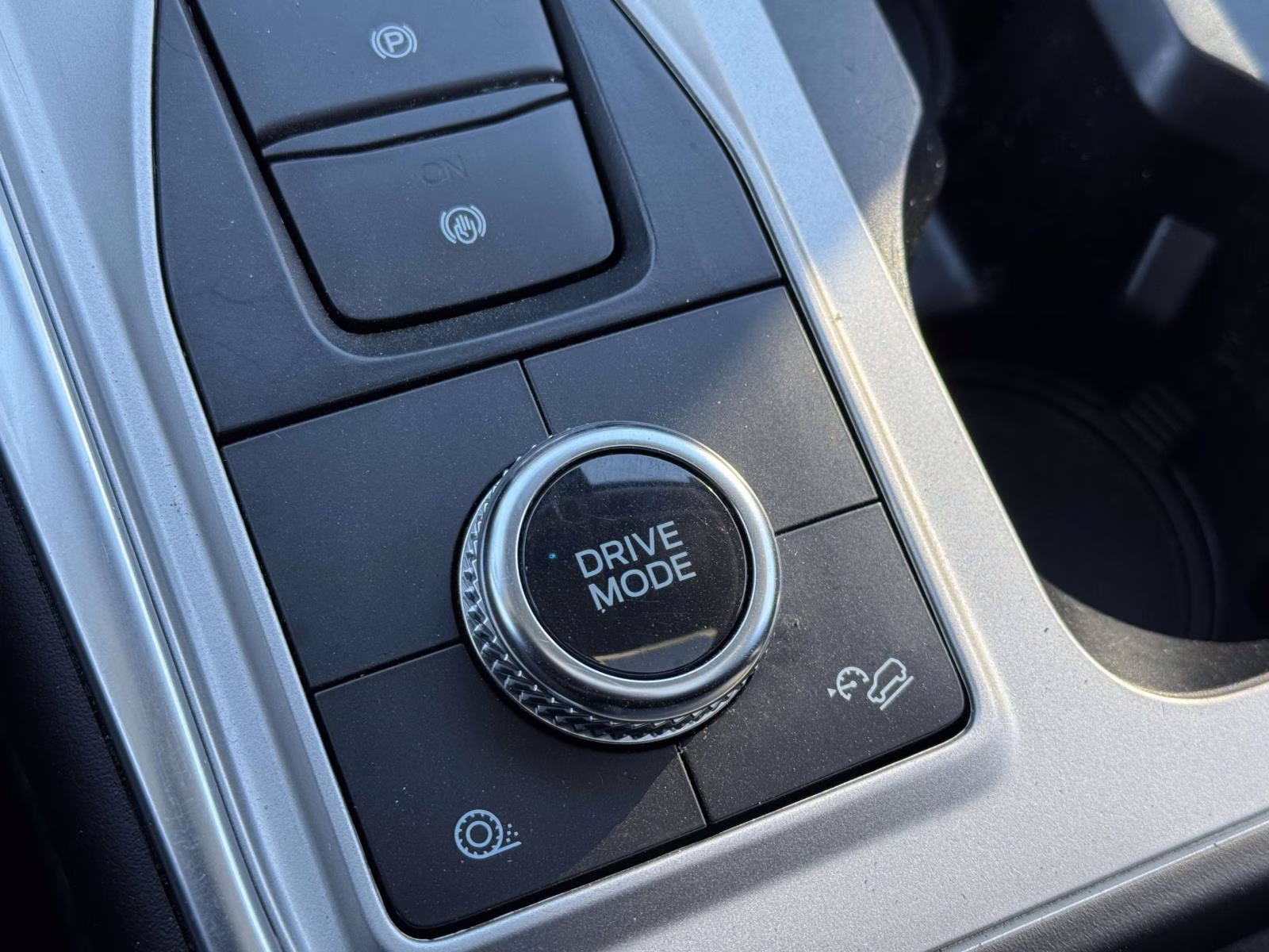 2022 Star White Metallic Tri-Coat Ford Explorer XLT 4WD 4X4 SUV