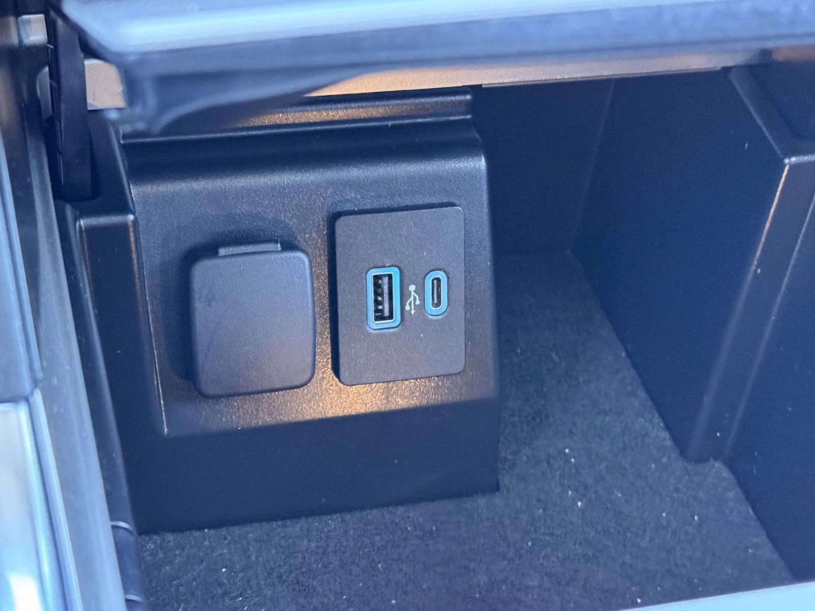 2022 Star White Metallic Tri-Coat Ford Explorer XLT 4WD 4X4 SUV