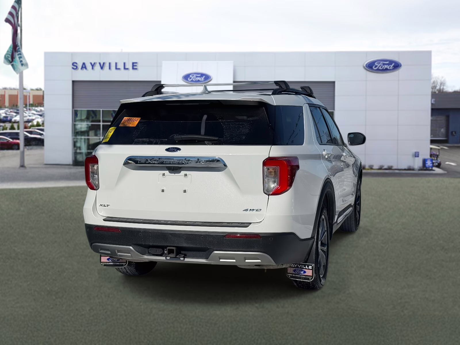 2022 Star White Metallic Tri-Coat Ford Explorer XLT 4WD 4X4 SUV