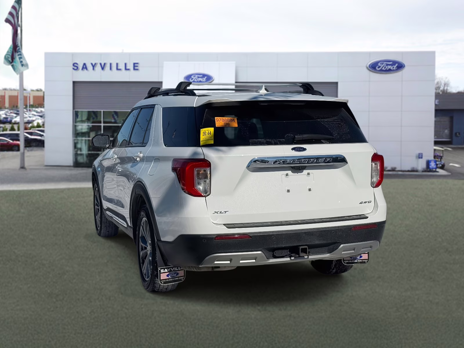 2022 Star White Metallic Tri-Coat Ford Explorer XLT 4WD 4X4 SUV