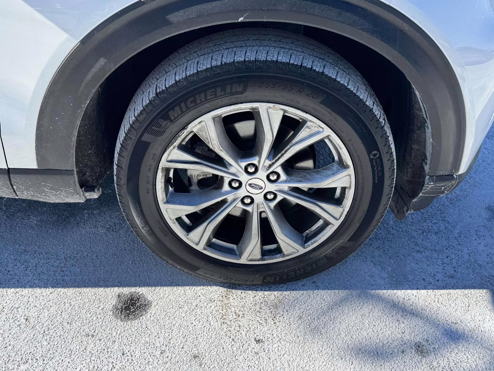 2022 Star White Metallic Tri-Coat Ford Explorer XLT 4WD 4X4 SUV