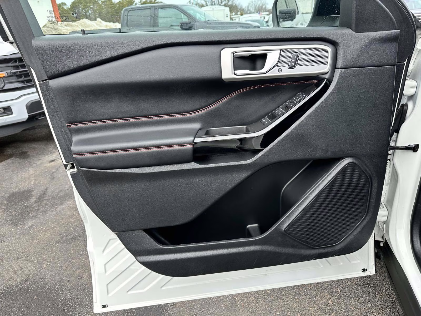 2022 Star White Metallic Tri-Coat Ford Explorer ST-Line 4WD 4X4 SUV