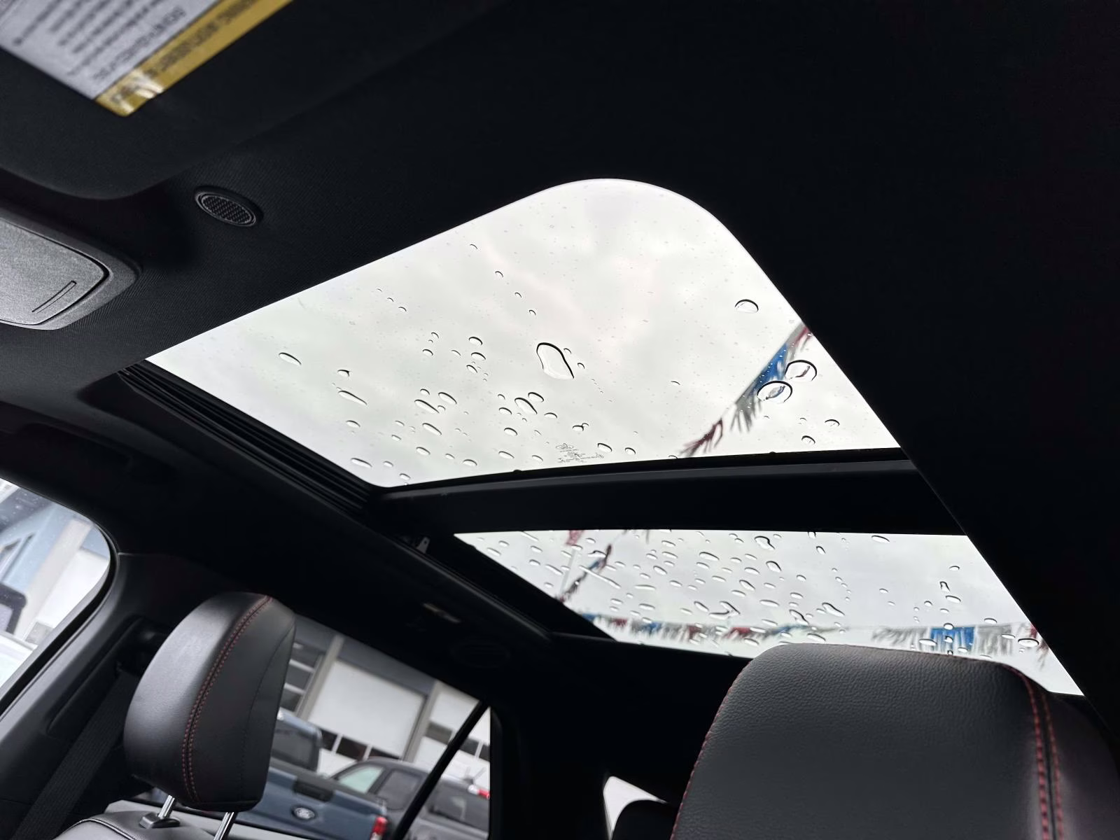 2022 Star White Metallic Tri-Coat Ford Explorer ST-Line 4WD 4X4 SUV