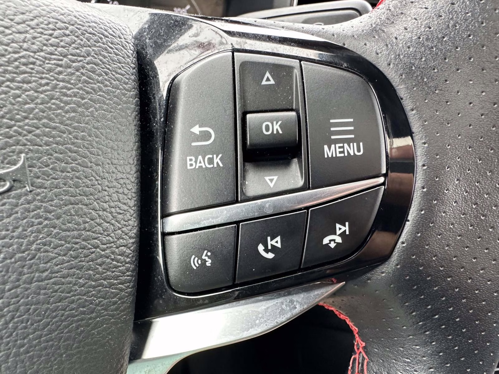 2022 Star White Metallic Tri-Coat Ford Explorer ST-Line 4WD 4X4 SUV