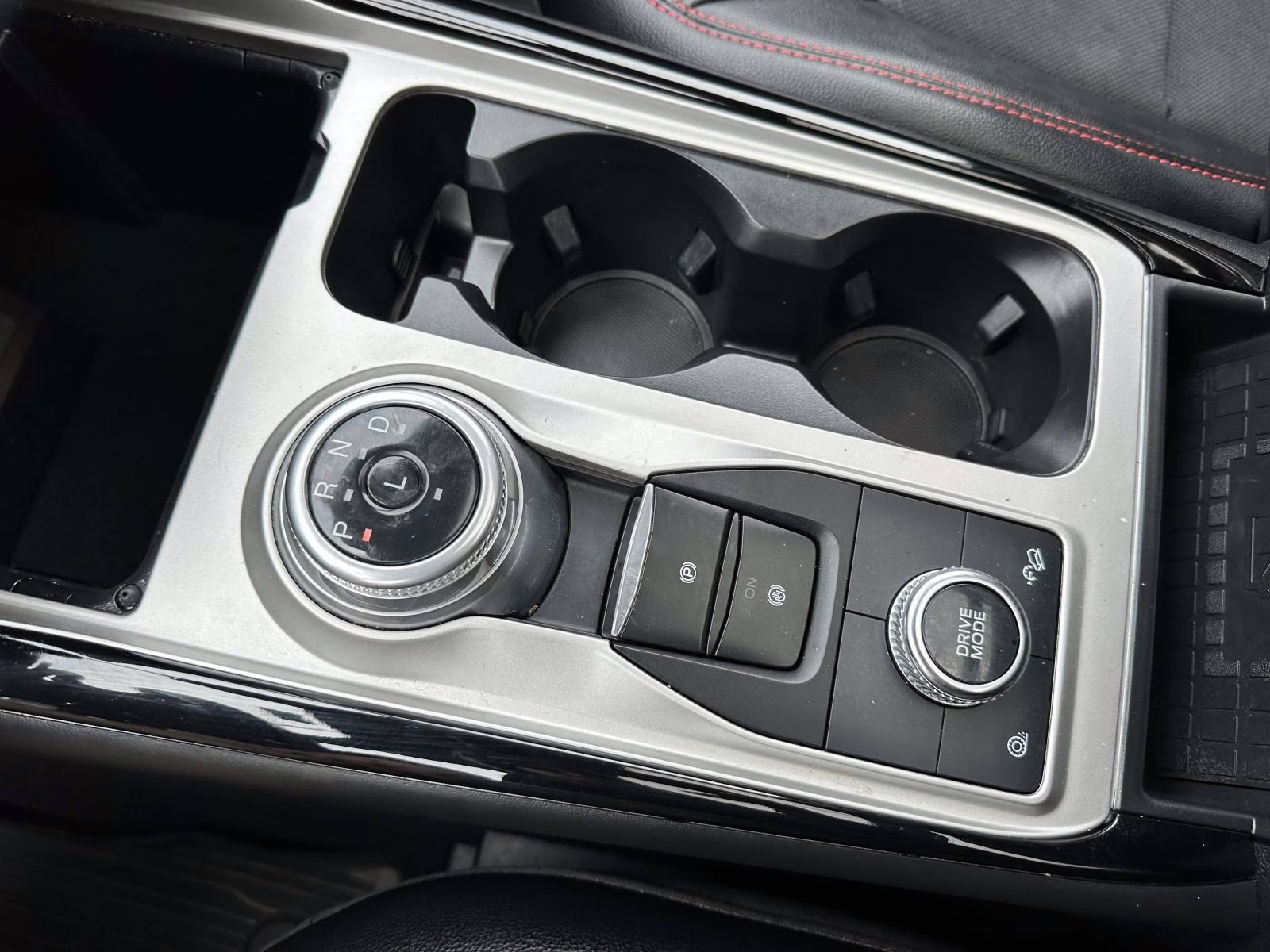 2022 Star White Metallic Tri-Coat Ford Explorer ST-Line 4WD 4X4 SUV