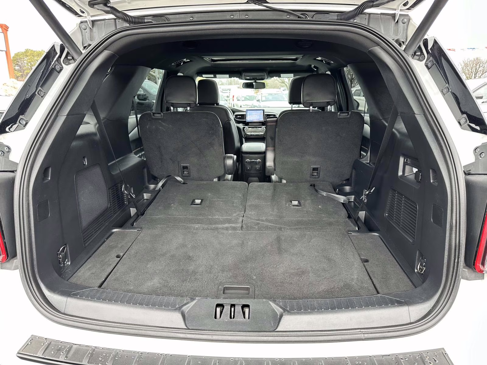 2022 Star White Metallic Tri-Coat Ford Explorer ST-Line 4WD 4X4 SUV