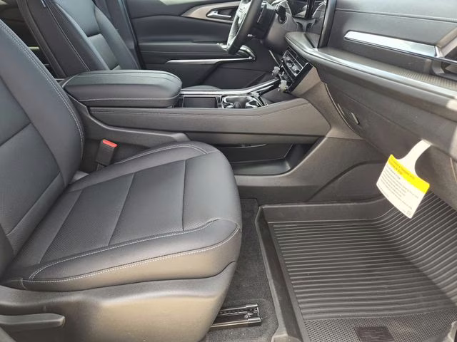 2026 Polar White Tricoat Chevrolet Traverse LT FWD SUV