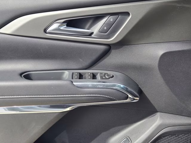 2026 Polar White Tricoat Chevrolet Traverse LT FWD SUV