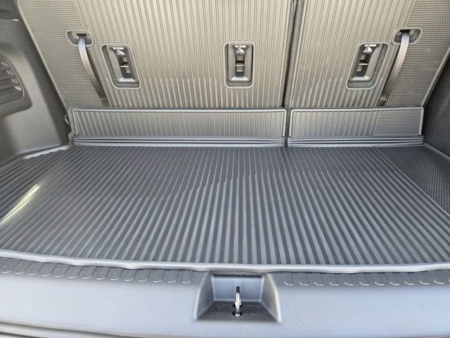 2026 Polar White Tricoat Chevrolet Traverse LT FWD SUV