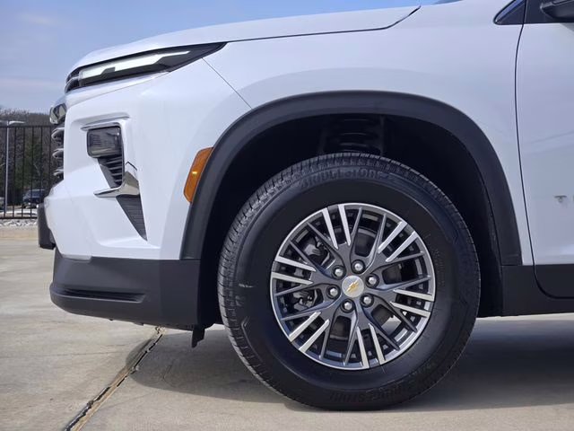 2026 Polar White Tricoat Chevrolet Traverse LT FWD SUV