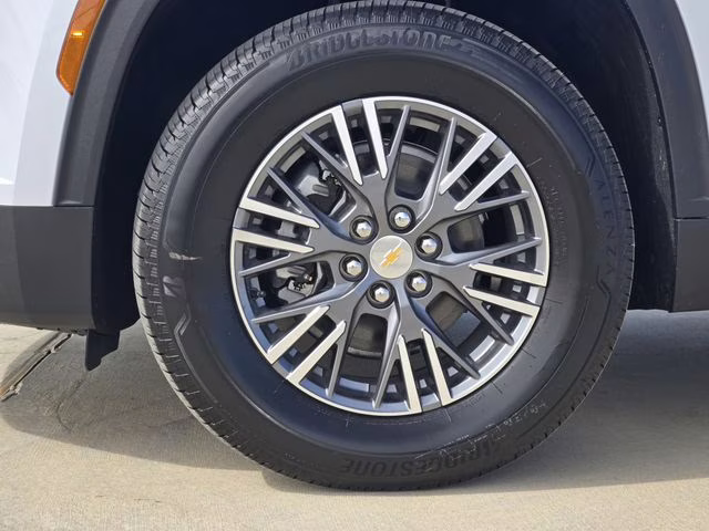 2026 Polar White Tricoat Chevrolet Traverse LT FWD SUV